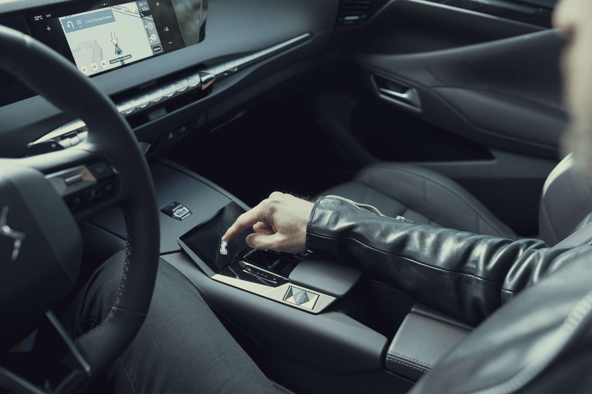 A FULLY CONNECTED NAVIGATION EXPERIENCE A FULLY CONNECTED NAVIGATION EXPERIENCE